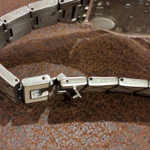 Swatch Watch Flat Silver Face with White Silver Band & Clasp - Picture 8 of 14